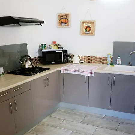 Les Trois Fontaines Bed & Breakfast