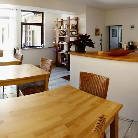 Les Trois Fontaines Couette-café *