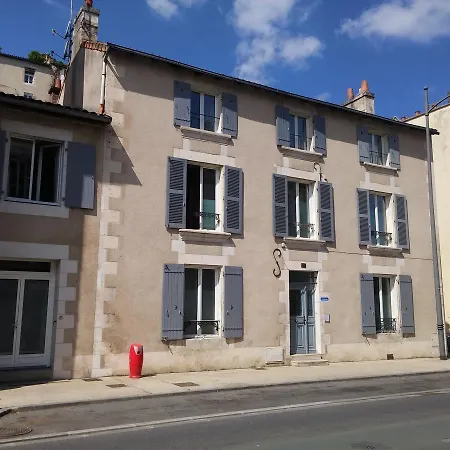 Couette-café Les Trois Fontaines Poitiers