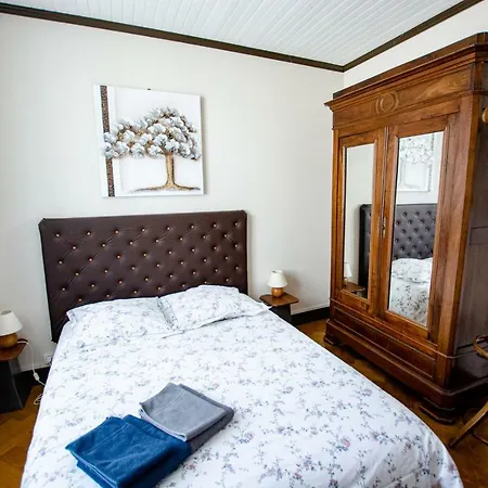 Couette-café Les Trois Fontaines *