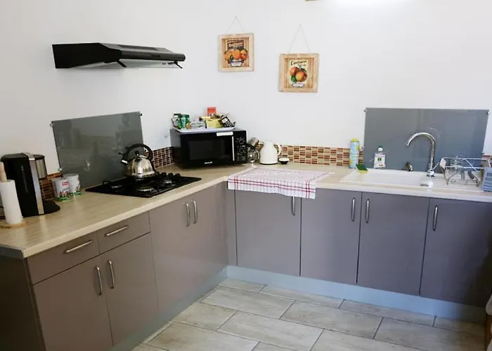 Les Trois Fontaines Bed & Breakfast